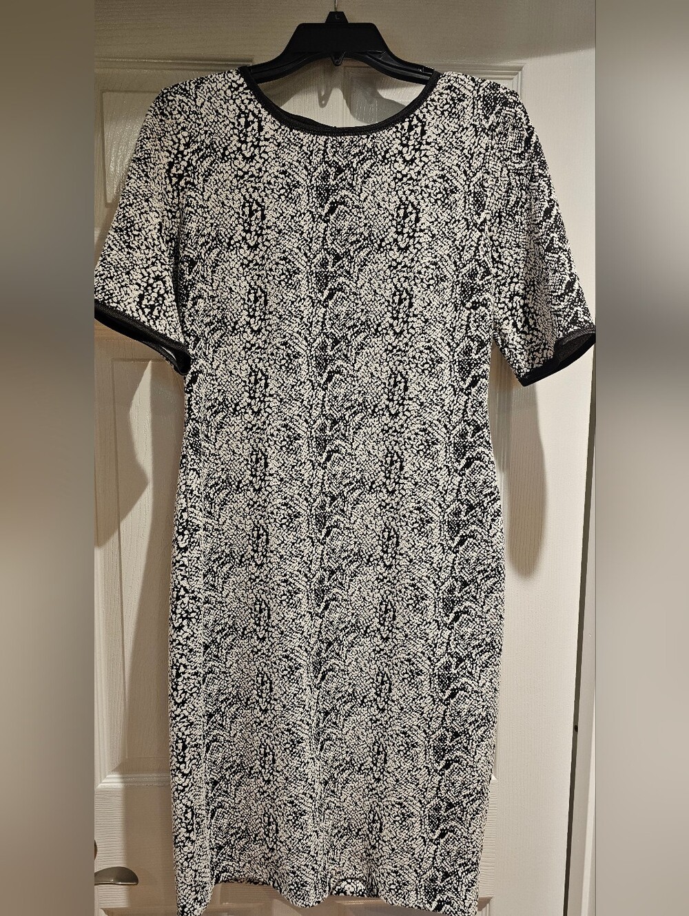 Taylor Black and White Patterned Short Sleeve Dress